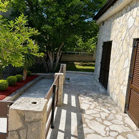 House Lino * Maslenica